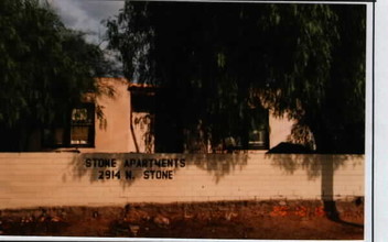 Stone Apartments in Tucson, AZ - Foto de edificio - Building Photo