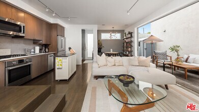 705 Sunset Ave-Unit -1/4 in Los Angeles, CA - Building Photo - Building Photo