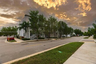 6401 NW 103rd Pl in Doral, FL - Building Photo - Building Photo