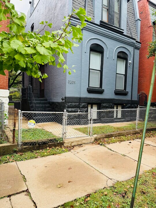 3209 Iowa Ave in St. Louis, MO - Building Photo