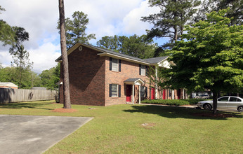 Pine Manor Apartments in Rincon, GA - Building Photo - Building Photo