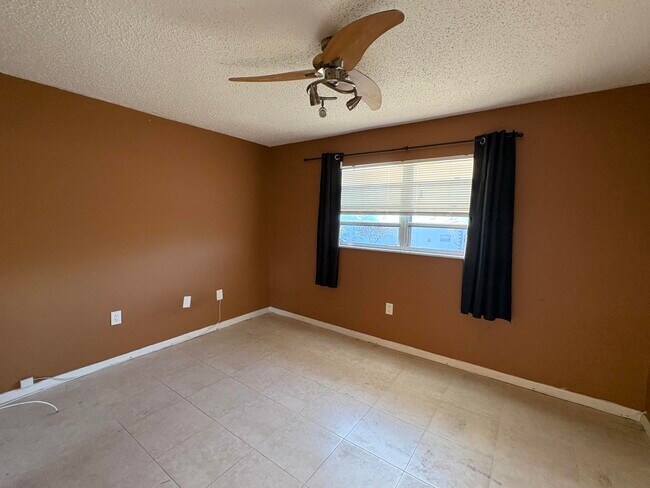 650 SW 2nd Ave in Boca Raton, FL - Foto de edificio - Building Photo