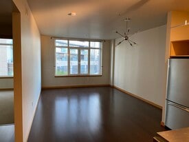 1255 NW 9th Ave, Unit Pinnacle Condo in Portland, OR - Building Photo