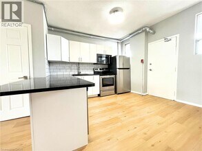 121 Park St S in Hamilton, ON - Building Photo - Building Photo