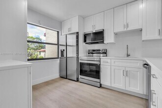 8535 Casa Del Lago in Boca Raton, FL - Building Photo - Building Photo