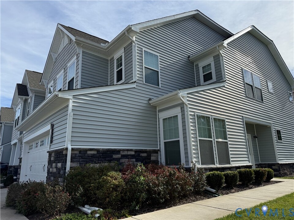 18417 Palisades Ct in Moseley, VA - Building Photo