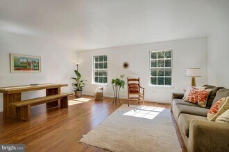 6356 Shaundale Dr in Springfield, VA - Building Photo - Building Photo