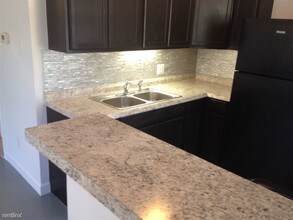 105 Davis St in Bryan, TX - Building Photo - Building Photo