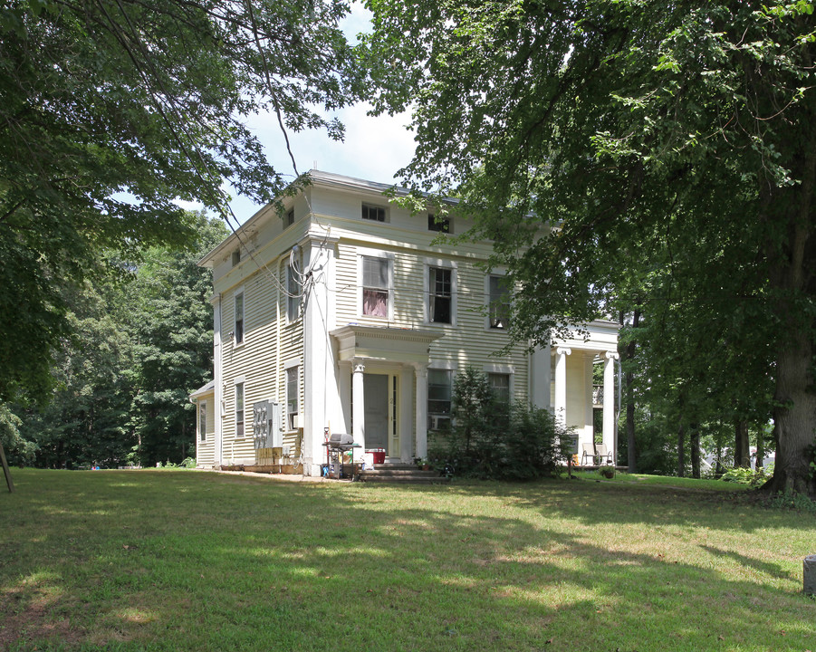 131 W Main St in Plantsville, CT - Building Photo