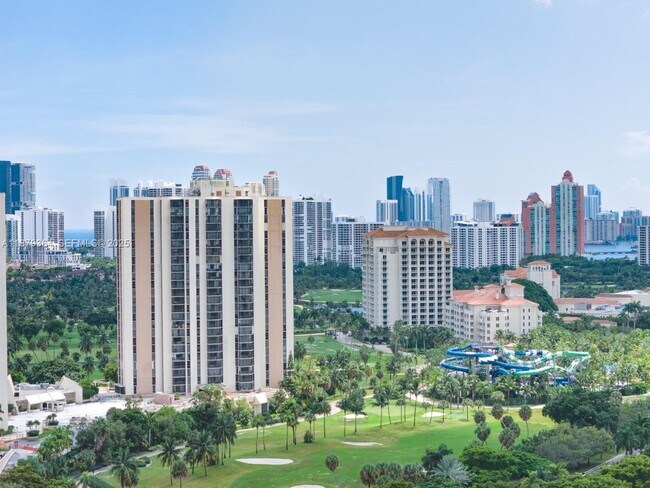 20335 W Country Club Dr in Aventura, FL - Foto de edificio - Building Photo