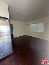 10961 Roscoe Blvd in Los Angeles, CA - Building Photo - Building Photo