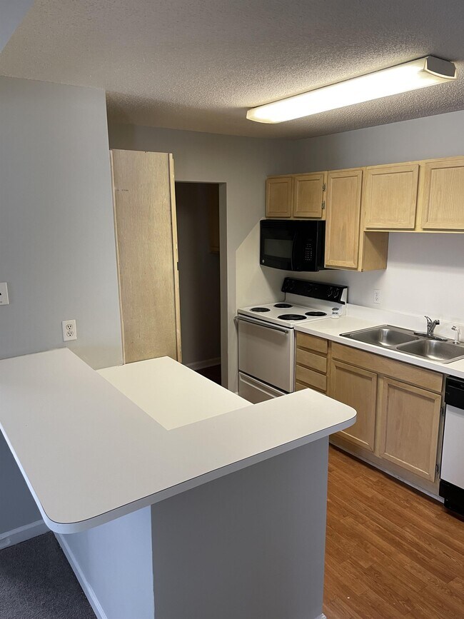 1946 Jernigan Place, Unit 1940 in Sumter, SC - Building Photo - Building Photo