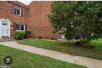 1016 Phillip Powers Dr in Laurel, MD - Foto de edificio - Building Photo