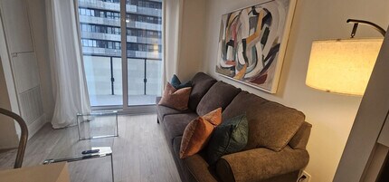 401 Wellington St W in Toronto, ON - Building Photo - Building Photo