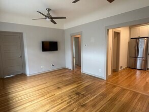 5798 Vicente St in Oakland, CA - Foto de edificio - Building Photo