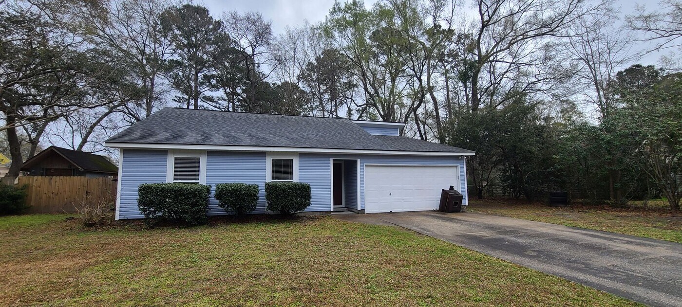 2155 Forest Lakes Blvd in Charleston, SC - Building Photo