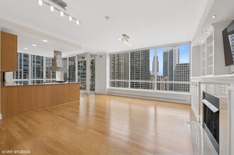 55 E Erie St in Chicago, IL - Building Photo - Building Photo