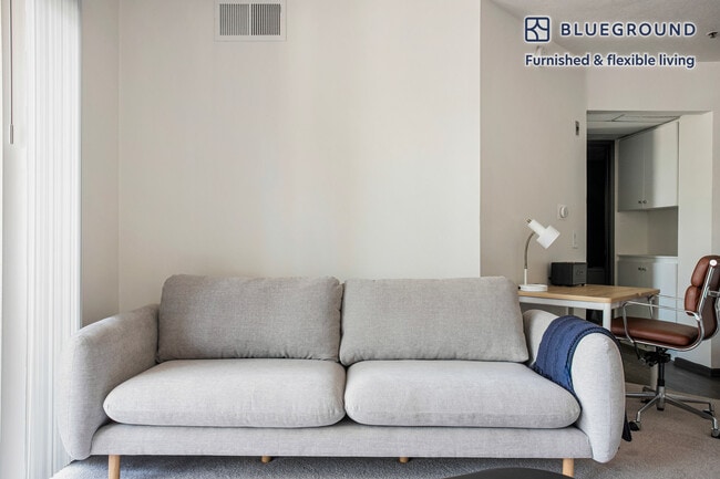10989 Bluffside Dr in Los Angeles, CA - Building Photo - Building Photo