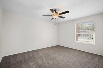 4202 Brandemere Way St in Houston, TX - Foto de edificio - Building Photo