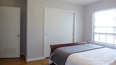 310 West Mistletoe Avenue, Unit 310 W Mistletoe in San Antonio, TX - Building Photo - Building Photo