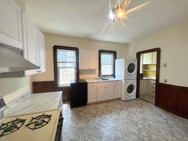 298A Highland Ave, Unit 3 in Somerville, MA - Foto de edificio - Building Photo