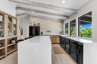 516 NE 6th Ave in Deerfield Beach, FL - Building Photo - Building Photo