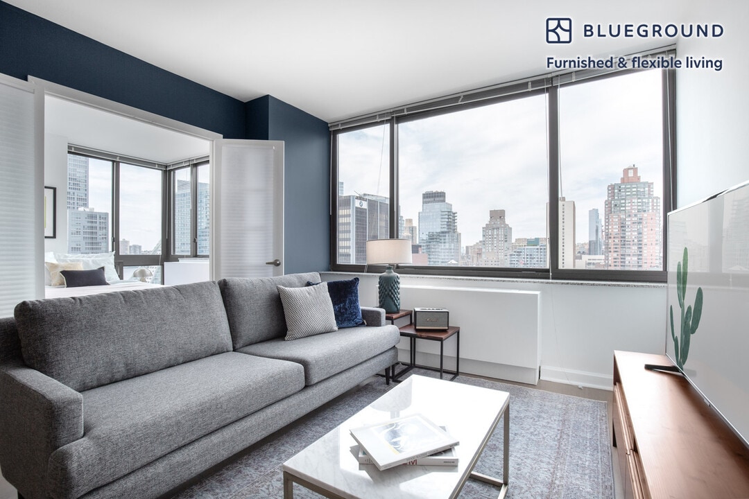 500 W 56th St in New York, NY - Building Photo