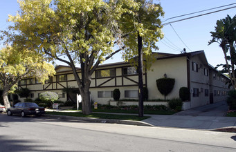 Yarmouth Apartments in Encino, CA - Building Photo - Building Photo