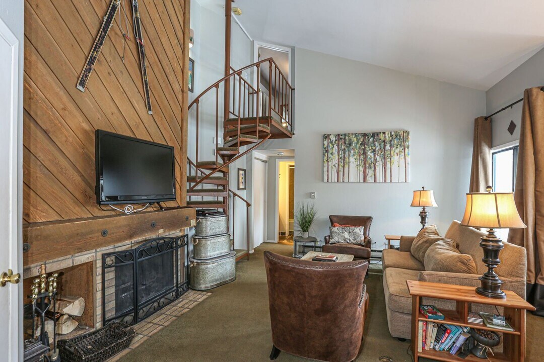 1977 Soda Ridge Rd in Dillon, CO - Building Photo