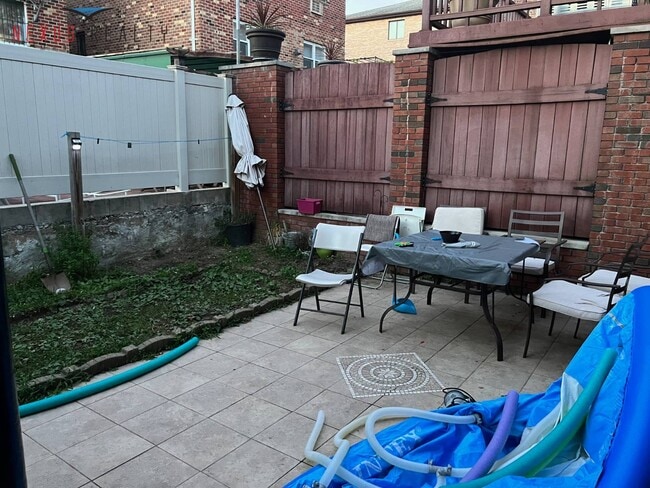 63-09 Borden Ave in Queens, NY - Building Photo - Building Photo