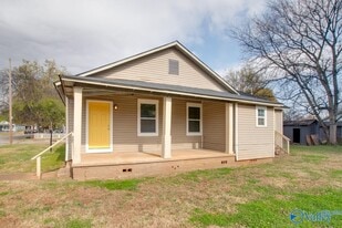 3703 Fairview St SW in Huntsville, AL - Building Photo