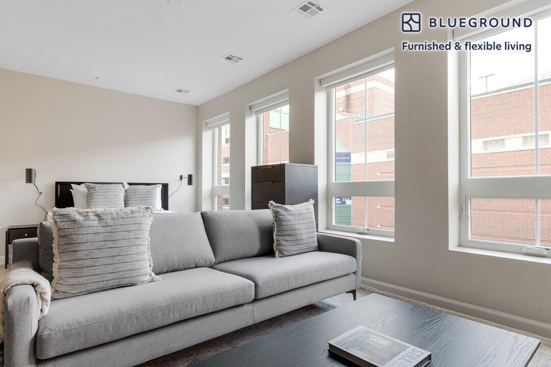 21 Charles St in Cambridge, MA - Building Photo
