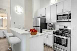 Park Dickens in Van Nuys, CA - Building Photo