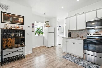 934 Michigan Ave, Unit 209 in Miami Beach, FL - Building Photo - Building Photo