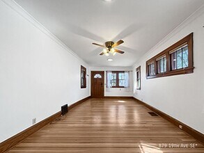 879 19th Ave SE in Minneapolis, MN - Building Photo - Building Photo