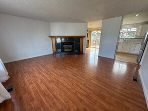 11909 SE 210th Pl in Kent, WA - Building Photo - Building Photo