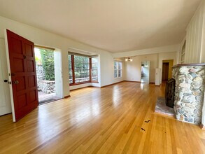 2007 Glenneyre St in Laguna Beach, CA - Building Photo - Building Photo