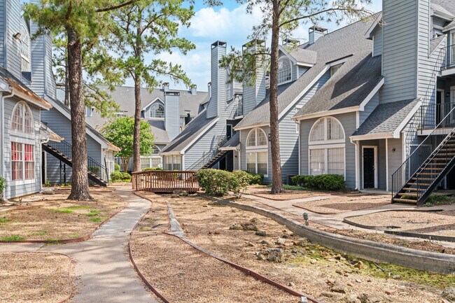 Pine Lake Village in Houston, TX - Building Photo - Building Photo