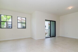 10630 NW 88th St in Doral, FL - Building Photo - Building Photo