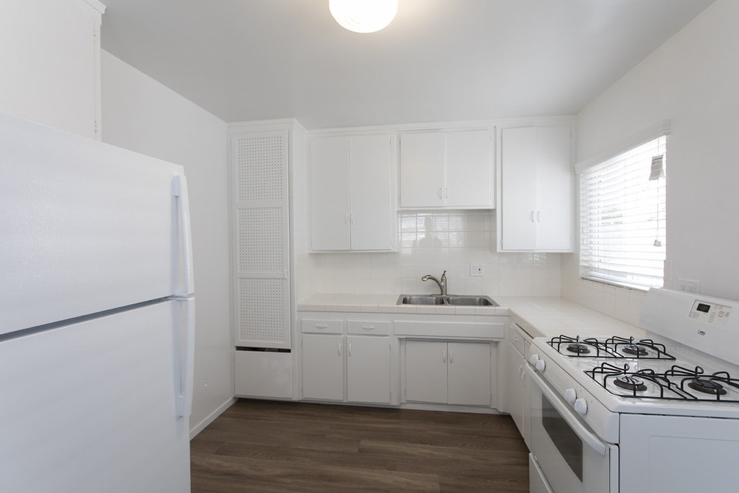 909 1/2 Chalcedony St in San Diego, CA - Building Photo