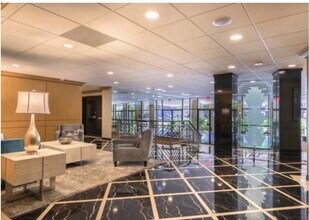 100 S Doheny Dr, Unit 308 in Los Angeles, CA - Building Photo - Building Photo