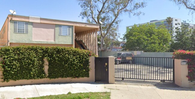 5819 Carlton Way in Los Angeles, CA - Building Photo - Building Photo