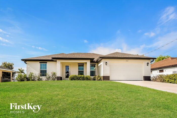 1702 NW 18th Terrace in Cape Coral, FL - Foto de edificio