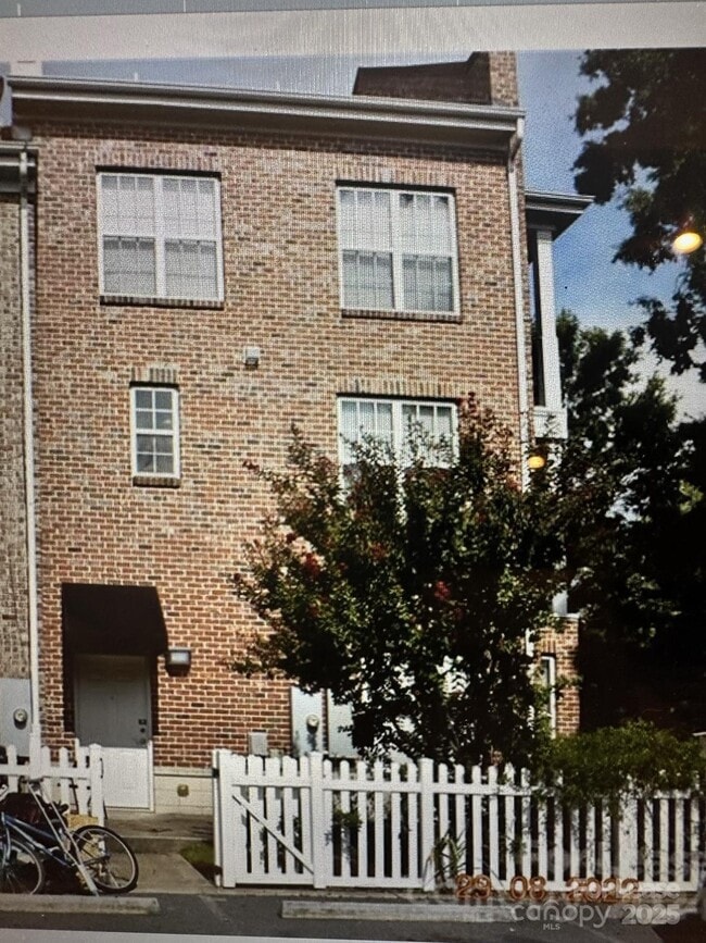 8750 Arbor Creek Dr in Charlotte, NC - Building Photo - Building Photo
