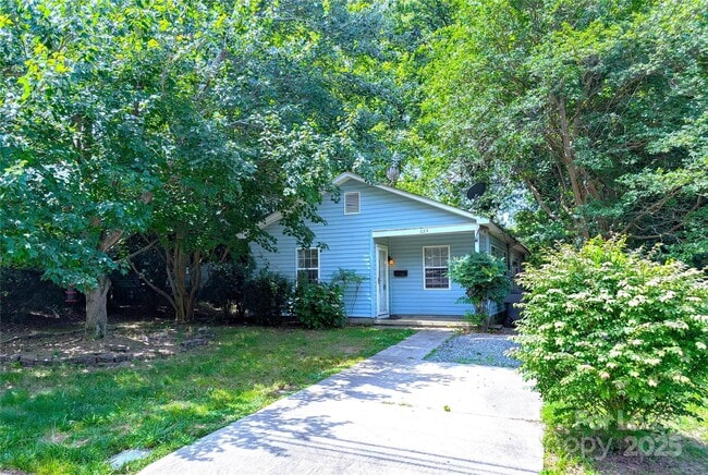 property at 624 E 18th St
