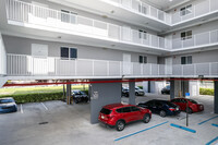 718 NW 1st St in Miami, FL - Foto de edificio - Building Photo