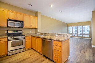 450 J St in San Diego, CA - Building Photo