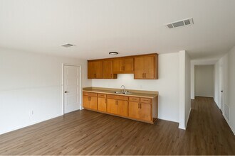 115 E Cone St in Gonzales, TX - Building Photo - Building Photo