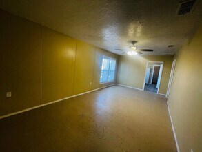 501 S Avenue B in Portales, NM - Building Photo - Building Photo