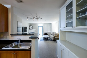 851 N Glebe Rd in Arlington, VA - Foto de edificio - Building Photo